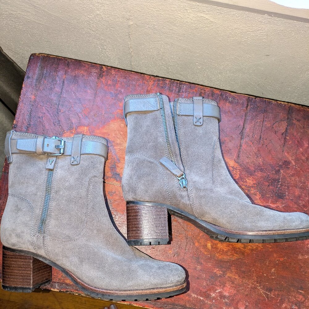 Trask Grey suede boots